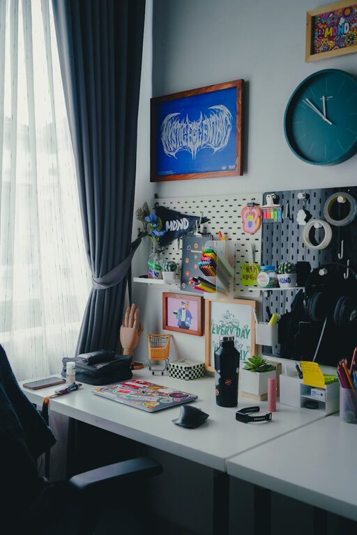 Simple Tips for Organizing a Clutter-Free Workspace for Better Productivity